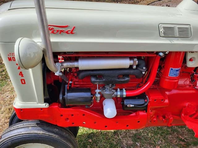 Image of Ford 740 equipment image 3