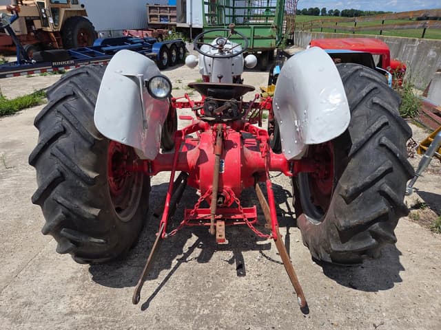 Image of Ford 800 equipment image 3