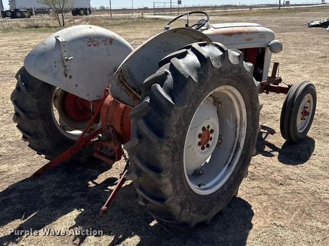 Image of Ford 850 equipment image 4