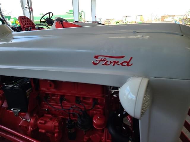 Image of Ford 860 equipment image 2