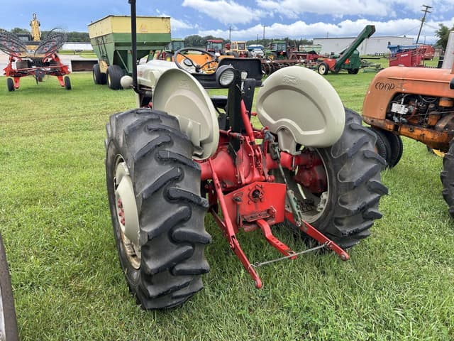 Image of Ford 900 equipment image 1