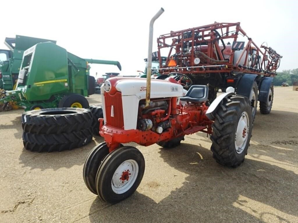 1955 Ford 900 Equipment Image0