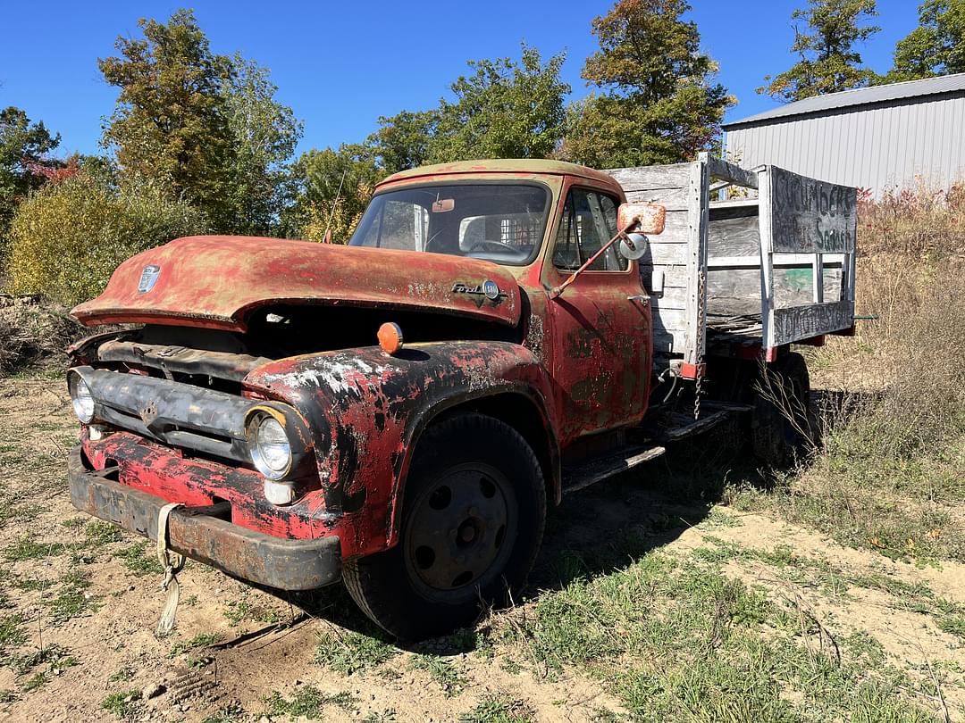 Image of Ford F-600 Primary image