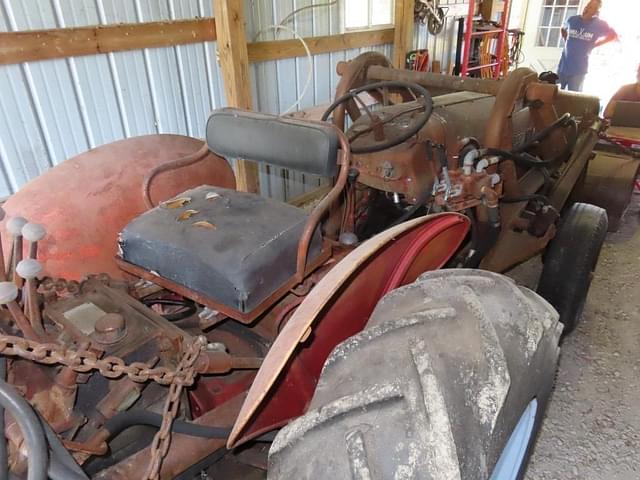 Image of International Harvester 300 equipment image 2