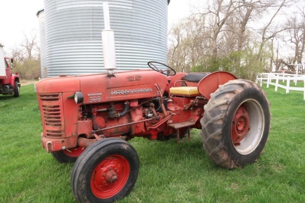 Image of International Harvester 300 Primary image