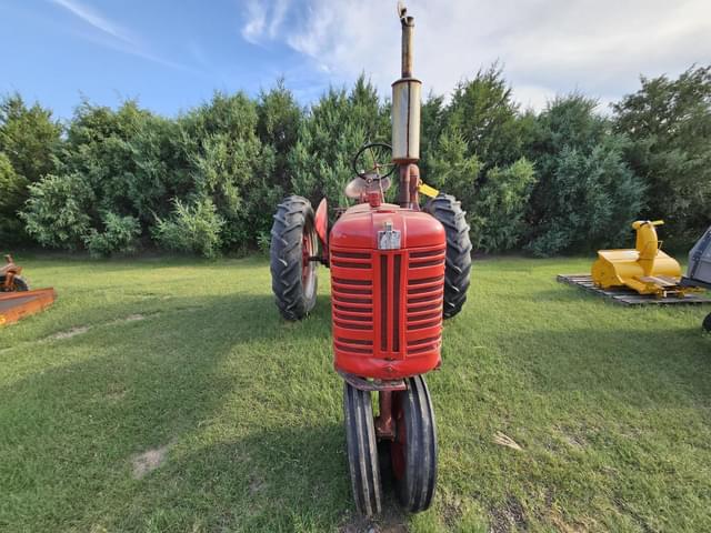 Image of Farmall 200 equipment image 2