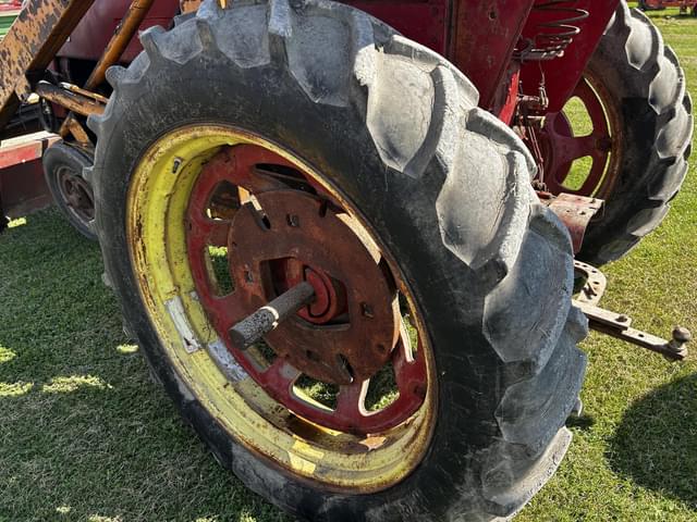 Image of Farmall 300 equipment image 2