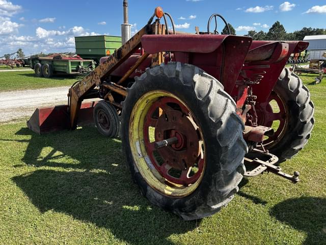Image of Farmall 300 equipment image 3