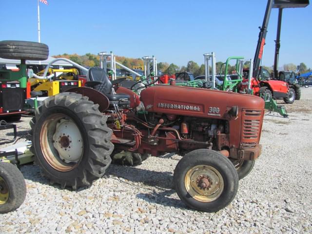 Image of International Harvester 300 equipment image 1