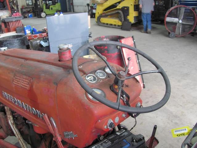 Image of International 300 equipment image 2