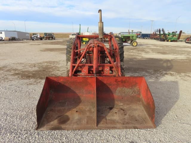 Image of International Harvester 300 equipment image 2