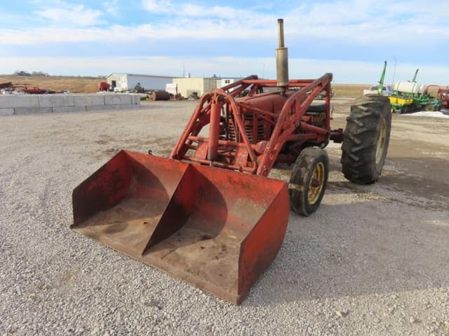 Image of International Harvester 300 equipment image 1