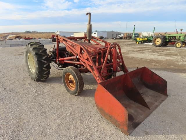 Image of International Harvester 300 equipment image 3
