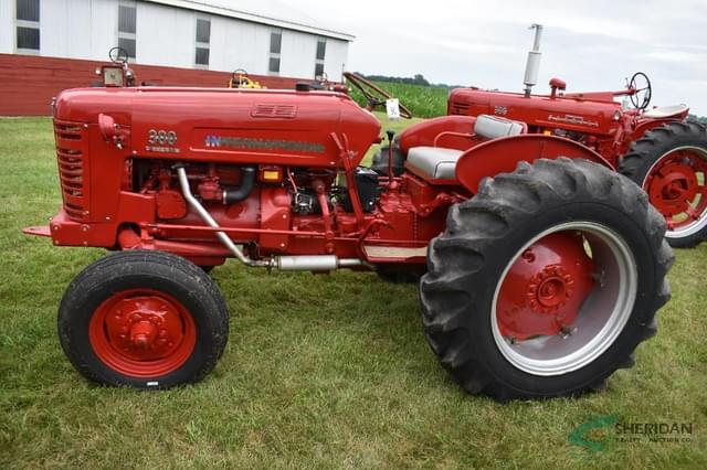 Image of International Harvester 300 equipment image 2