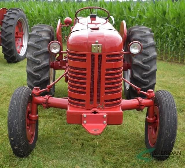 Image of International Harvester 300 equipment image 1