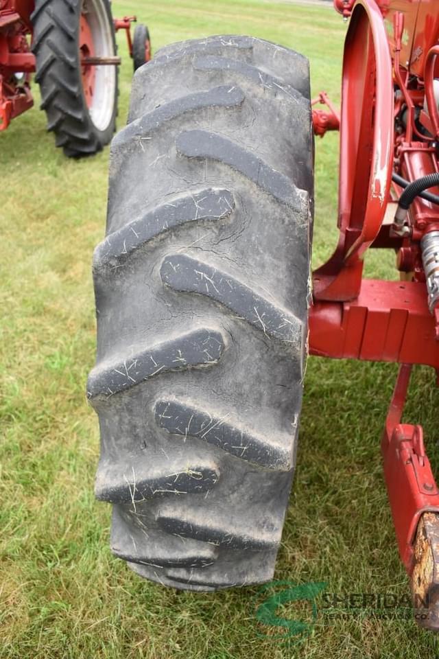 Image of International Harvester 300 equipment image 4