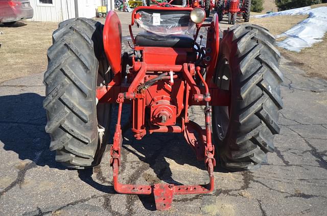 Image of International Harvester 300 equipment image 4