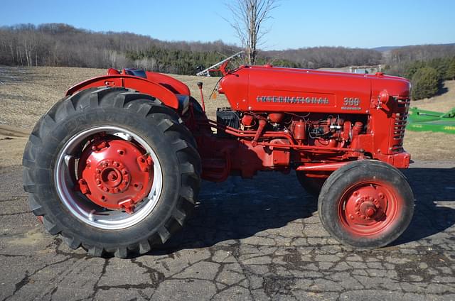 Image of International Harvester 300 equipment image 1