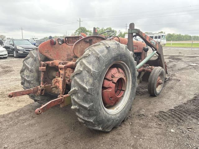 Image of International Harvester 300 equipment image 4