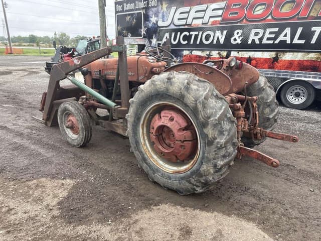 Image of International Harvester 300 equipment image 3