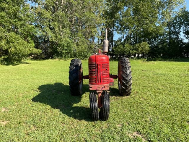 Image of International Harvester 400 equipment image 1