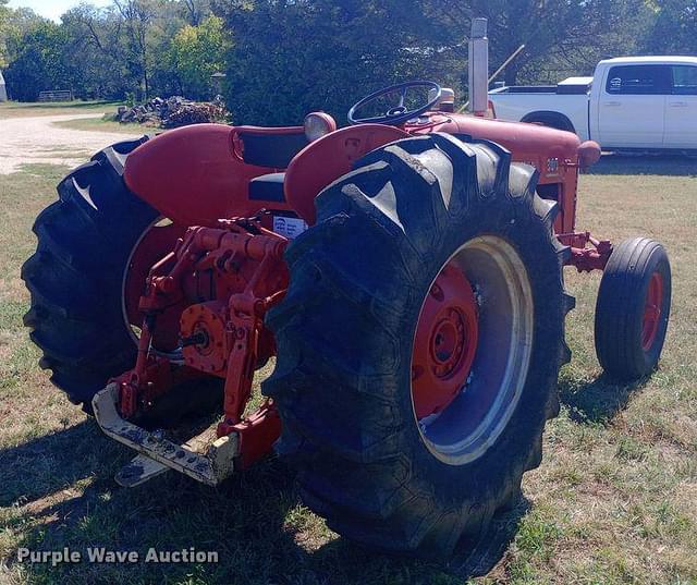 Image of International Harvester 300 equipment image 4