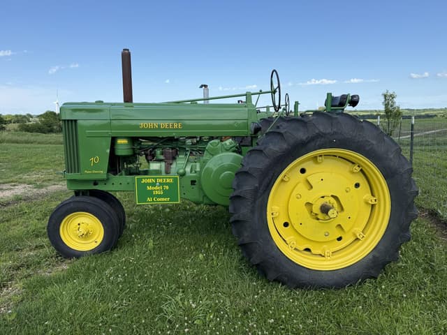 Image of John Deere 70 equipment image 1