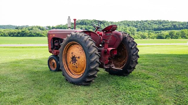 Image of Massey-Harris 33 equipment image 4