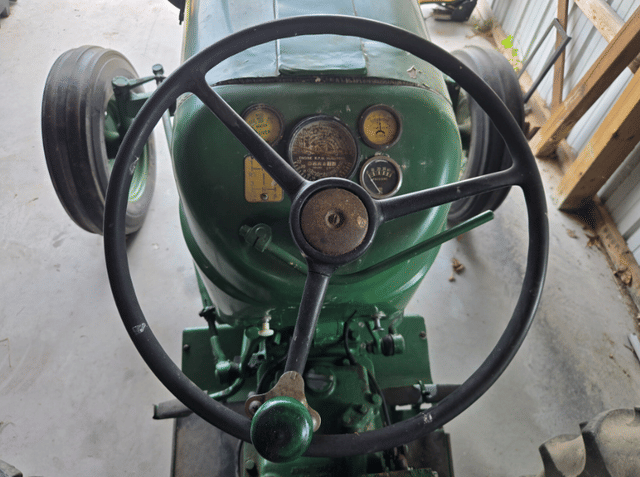 Image of Oliver Super 55 equipment image 4