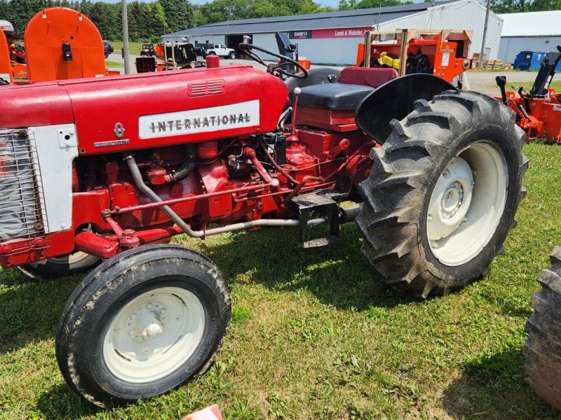Main image International Harvester 300