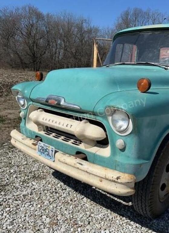 Image of Chevrolet 6400 equipment image 1