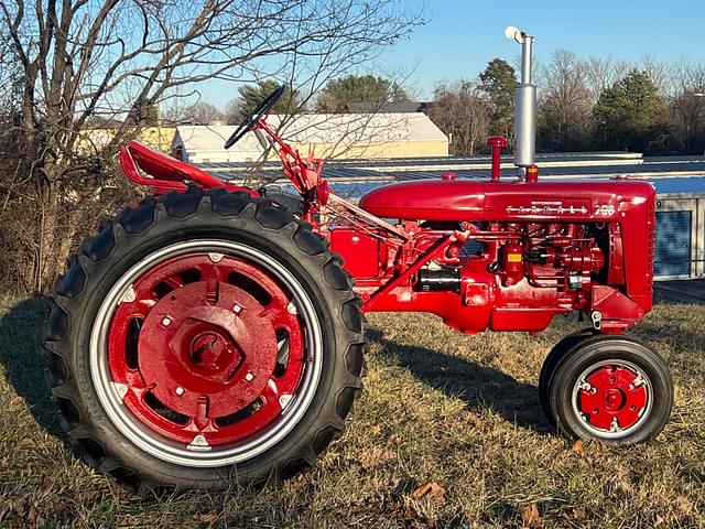 Image of Farmall 200 equipment image 1