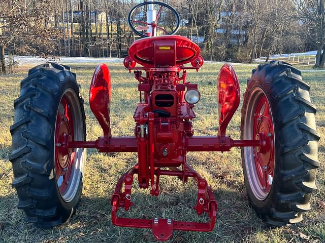 Image of Farmall 200 equipment image 3