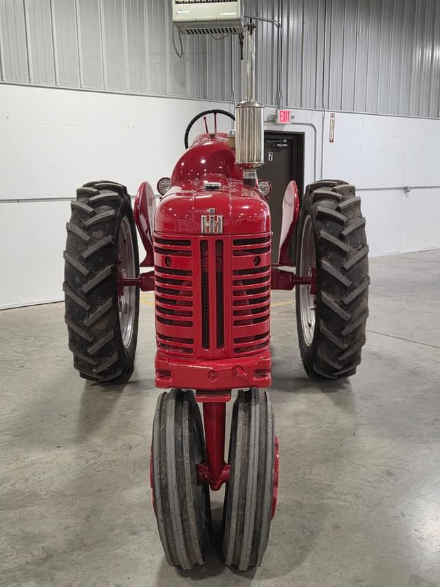Image of Farmall 300 equipment image 1