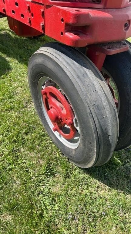 Image of Farmall 300 equipment image 3