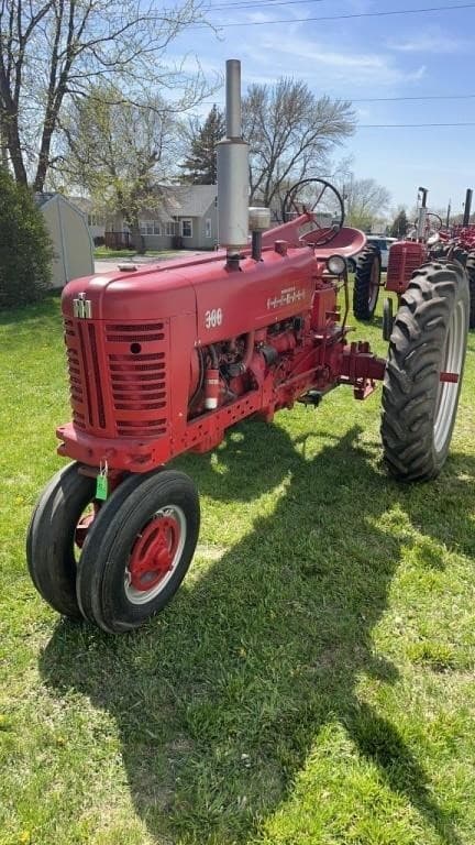 Image of Farmall 300 equipment image 1