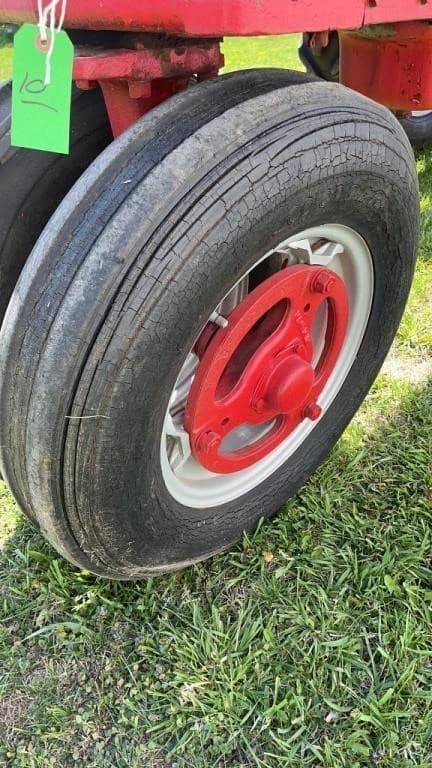 Image of Farmall 300 equipment image 2