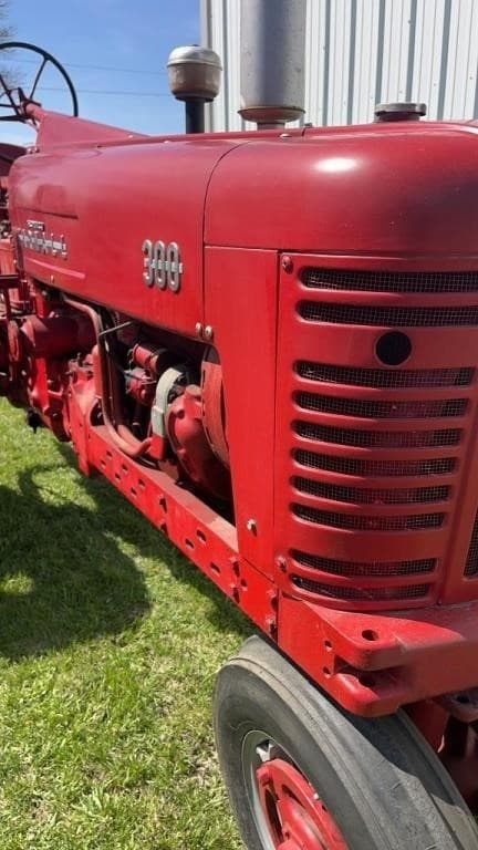 Image of Farmall 300 equipment image 4