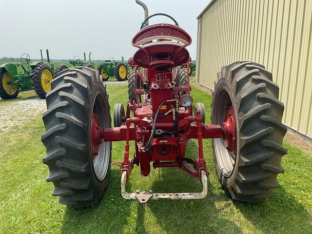 Image of Farmall 400 equipment image 3