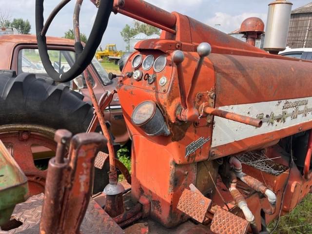 Image of Farmall 400 equipment image 3