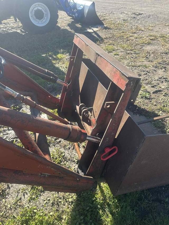 Image of Ford 801 equipment image 2