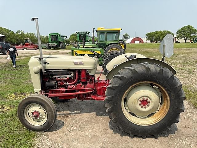 Image of Ford 850 equipment image 1