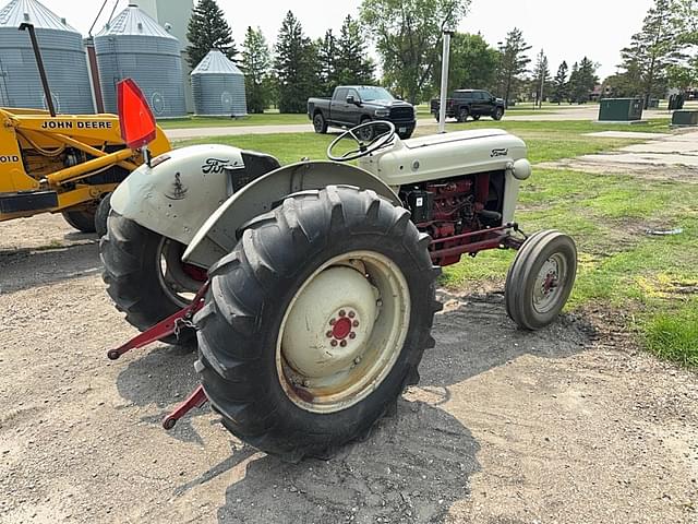 Image of Ford 850 equipment image 4
