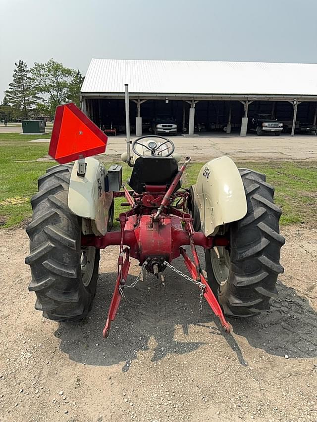 Image of Ford 850 equipment image 3