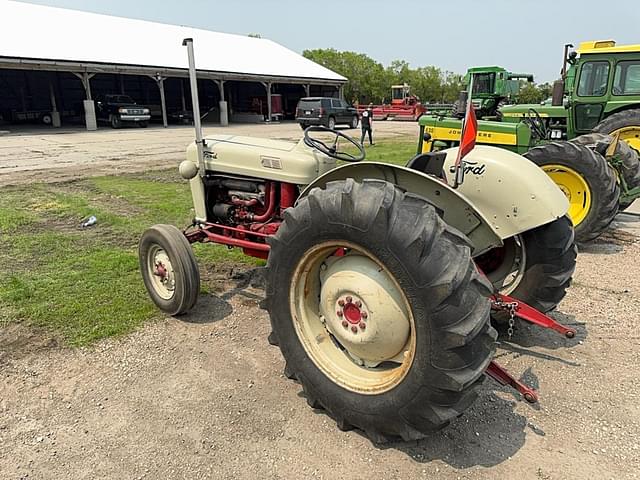 Image of Ford 850 equipment image 2
