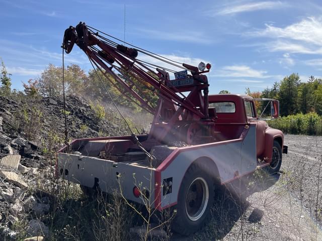 Image of Ford F-600 equipment image 4