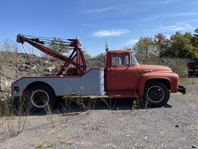 Image of Ford F-600 equipment image 3