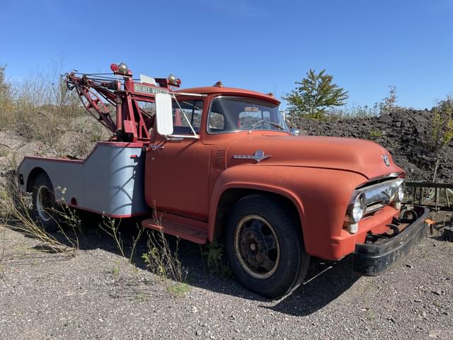 Image of Ford F-600 equipment image 2