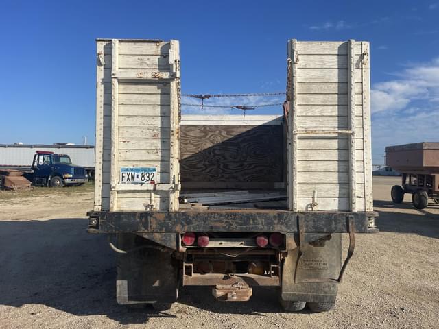Image of Ford F700 equipment image 3