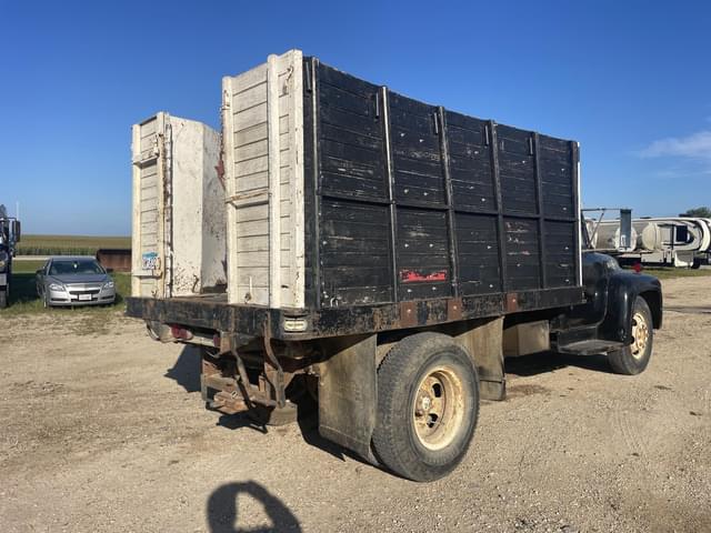 Image of Ford F700 equipment image 2